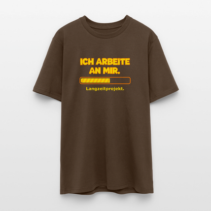 Ich arbeite an mir. T-Shirt - Dunkelbraun