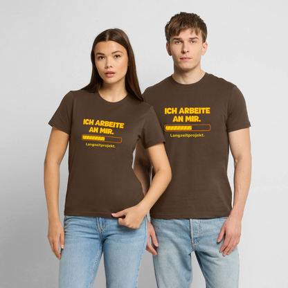 Ich arbeite an mir. T-Shirt - Dunkelbraun
