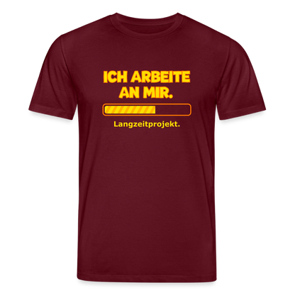 Ich arbeite an mir. T-Shirt - Burgunderrot